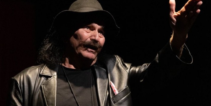 10€ για είσοδο 1 ατόμου στη διαδραστική κωμωδία μυστηρίου με τον Παύλο Κοντογιαννίδη 